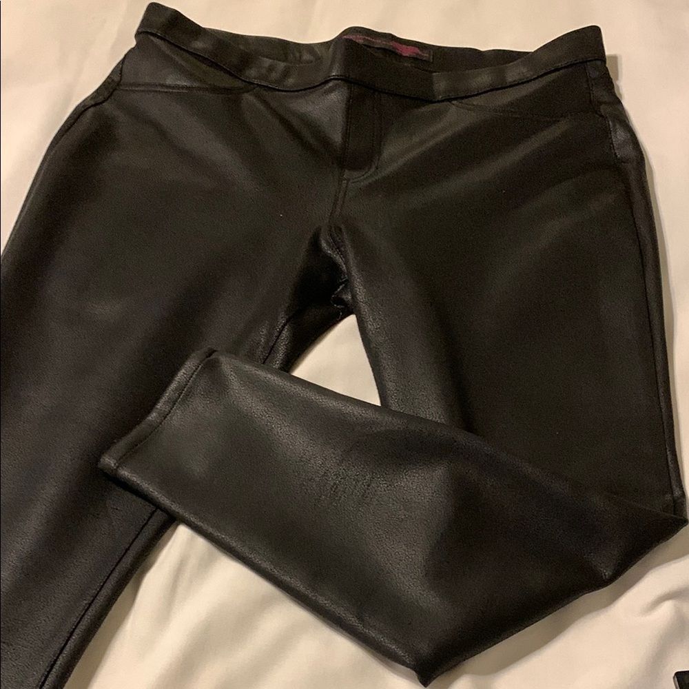No Boundaries Black High-Waisted Leggings Sleek Fit